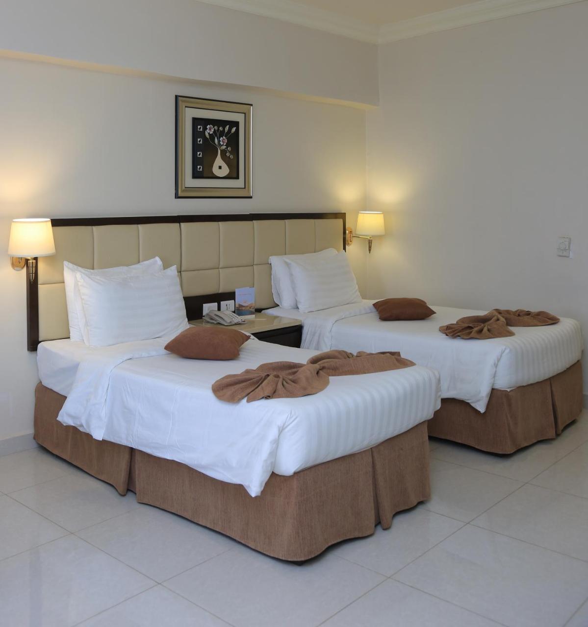 Grand East Hotel - Resort & Spa Dead Sea Sweimeh Rum bild