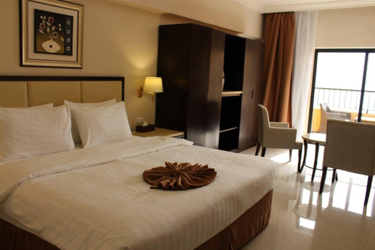 Grand East Hotel - Resort & Spa Dead Sea Sweimeh Exteriör bild